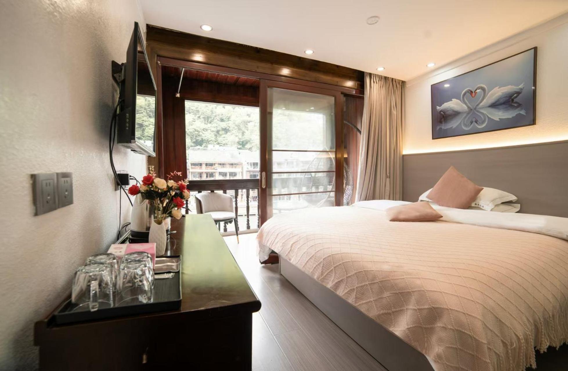 Fenghuang Ancient Town Lazy Cat Riverside Inn ภายนอก รูปภาพ