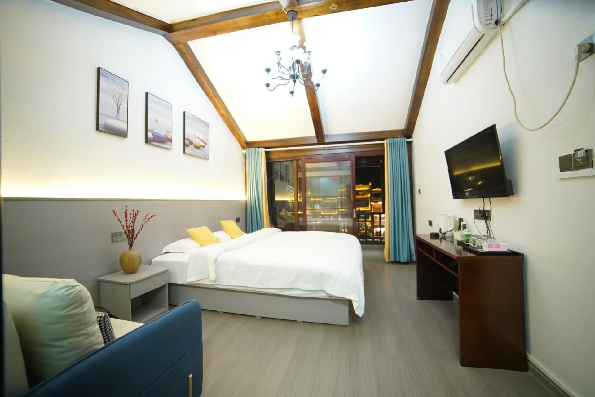 Fenghuang Ancient Town Lazy Cat Riverside Inn ภายนอก รูปภาพ