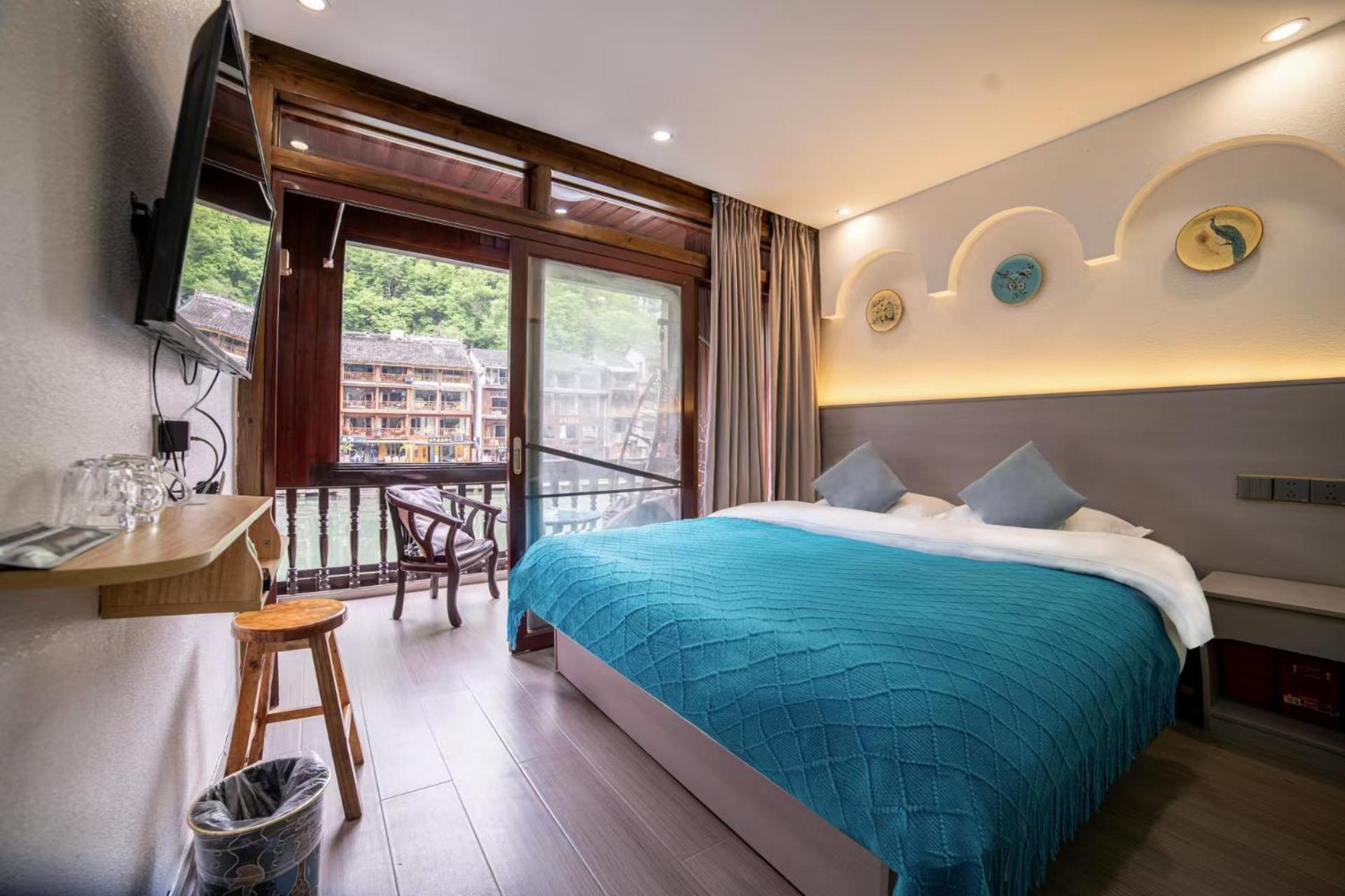 Fenghuang Ancient Town Lazy Cat Riverside Inn ภายนอก รูปภาพ