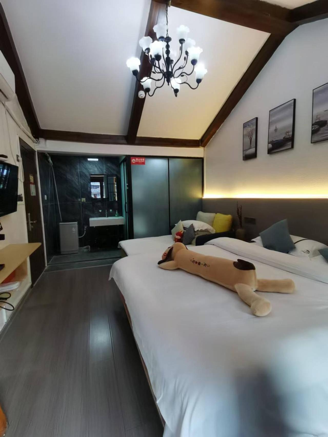 Fenghuang Ancient Town Lazy Cat Riverside Inn ภายนอก รูปภาพ
