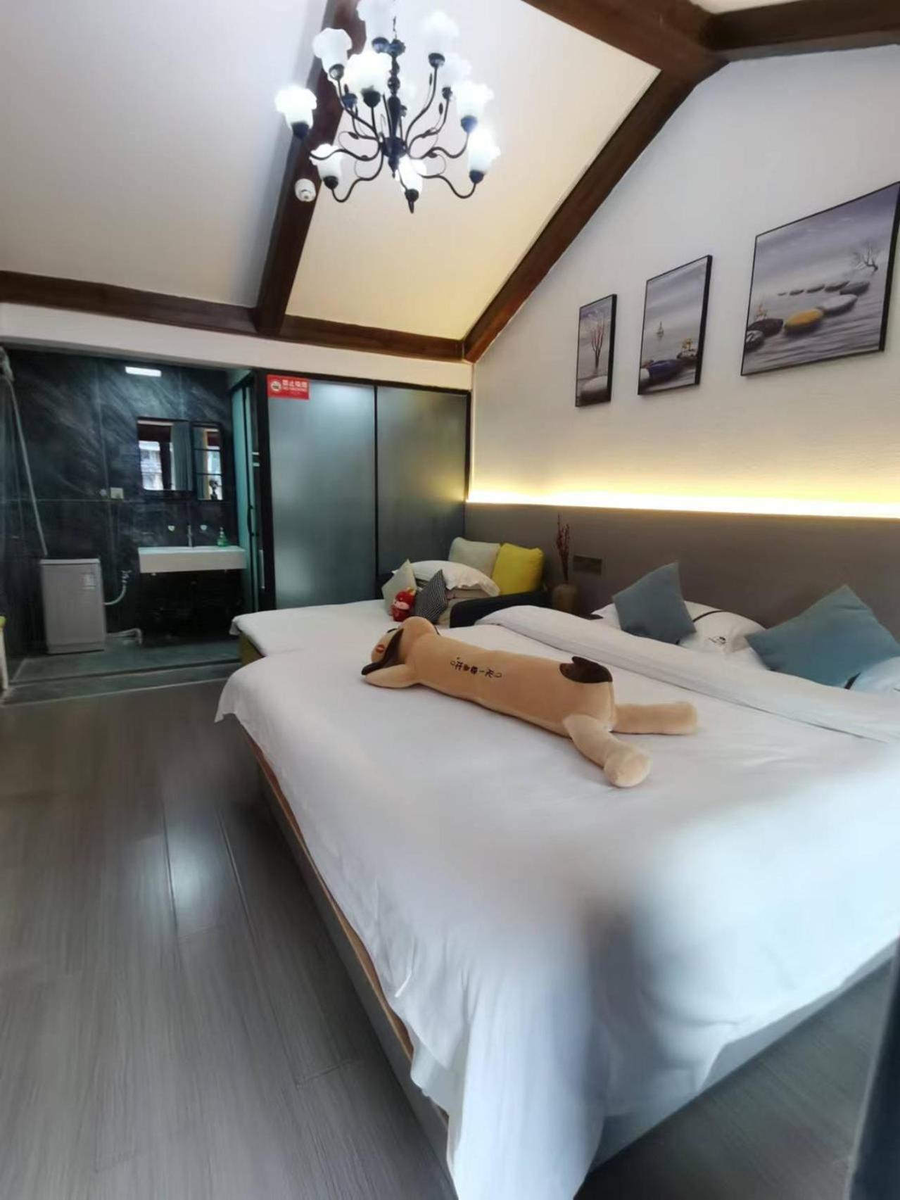 Fenghuang Ancient Town Lazy Cat Riverside Inn ภายนอก รูปภาพ